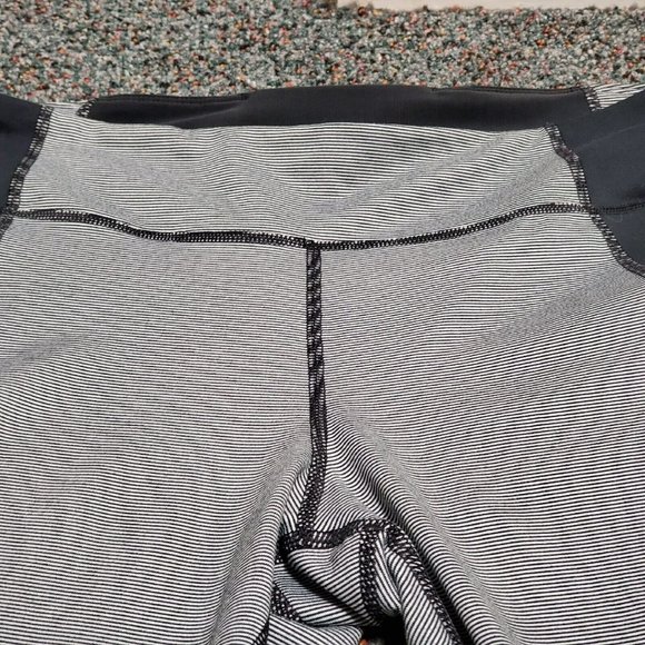 Under Armour Leggings Women's Size Small Grey and Black - Picture 3 of 6